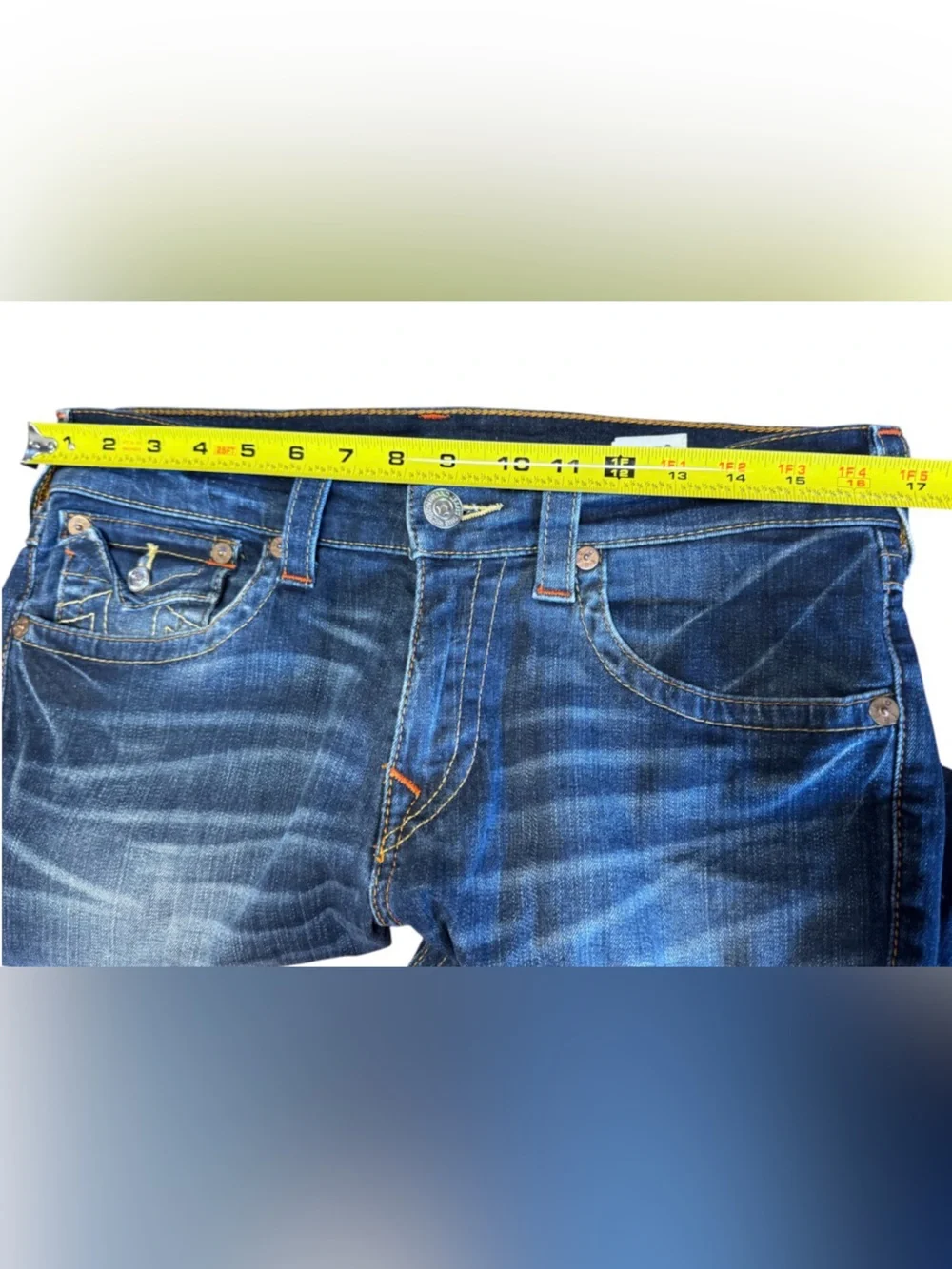 EUC True Religion Ricky jeans featuring signature flap back pockets SZ 31/31